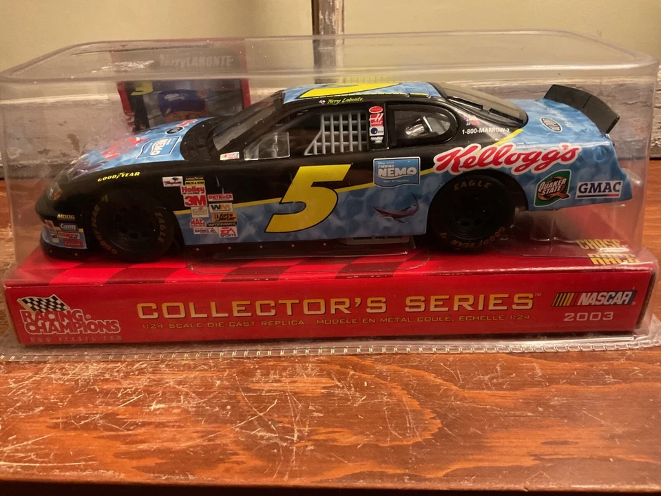 Terry Labonte #5 Kellogg’s Finding Nemo 2003 1/24 Diecast Collectors Series - Image 2 of 4