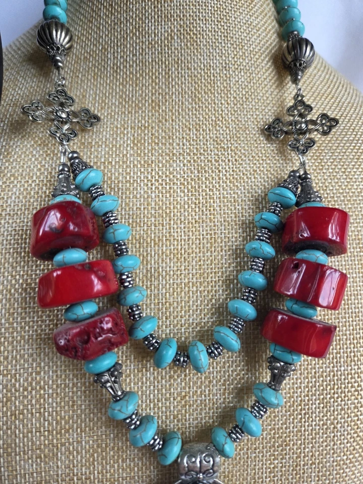 Collar El CORAZON Hecho Artesanalmente en Utah Árbol Coral Howlite Peltre Estilo Tribal Foto 3 de 4