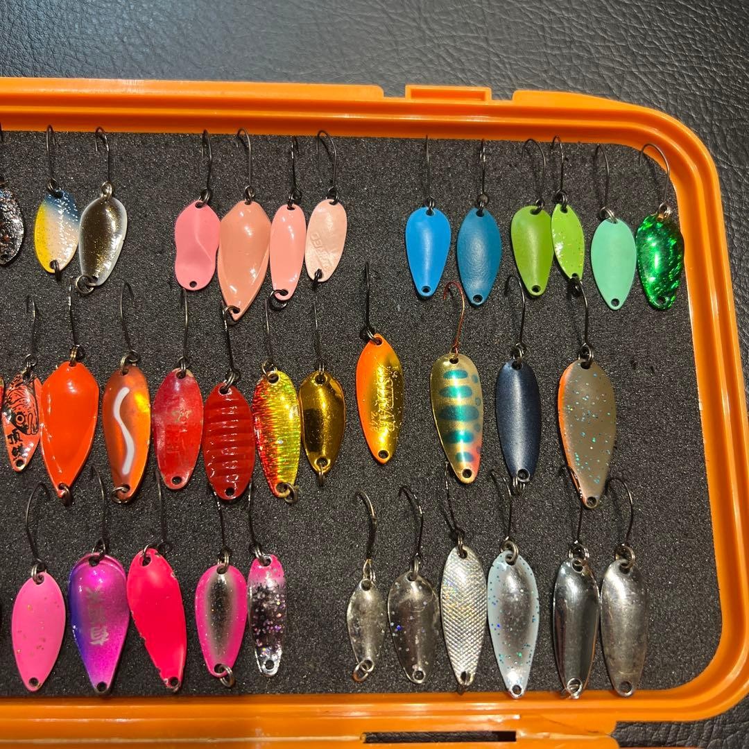 98 trout spoons with case - Image 5