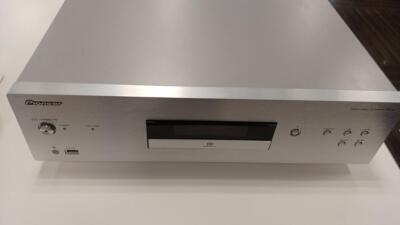 Pioneer PD-30 CD / SACD Player Silver DSD 192kHz/32bit DAC