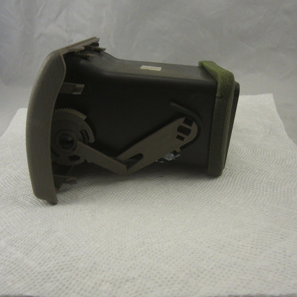 02 03 04 05 Ford Explorer Mercury Mountaineer Right Side Dash AC