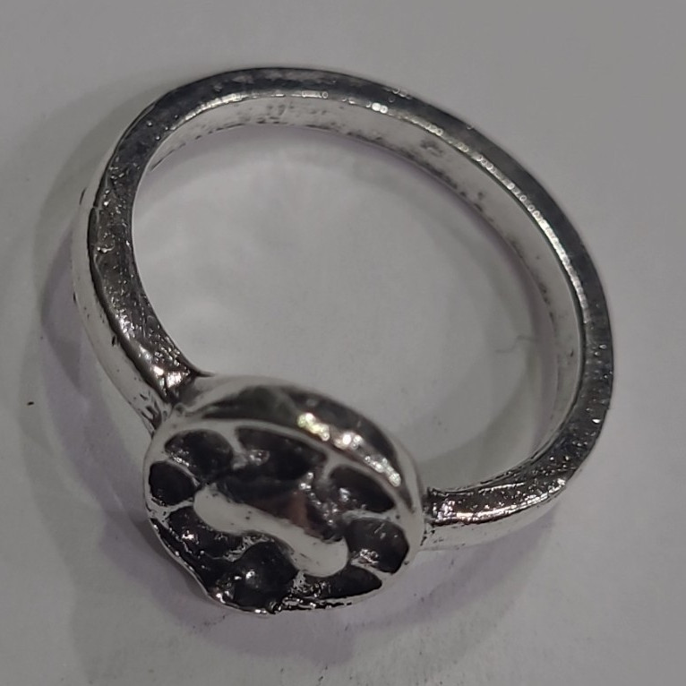 Silver Tone Stainless Steel Round Floral Clover Band Ring Size 5 No Stone