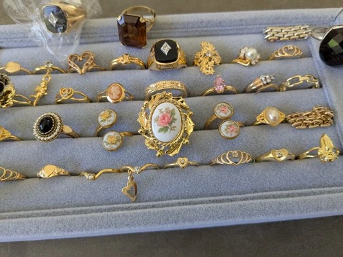 Costume Jewelry Lot Of 40 Rings Vintage To Now Gold Silver Tone