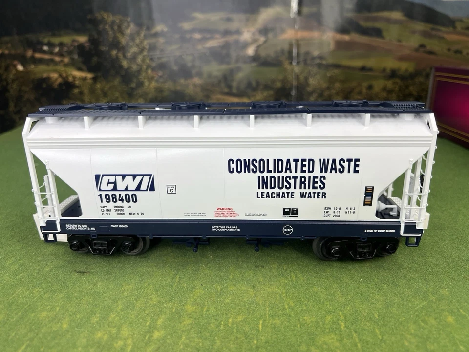 MTH PREMIER 20-97688 CONSOLIDATED WASTE INDUSTRIES 2-BAY CF HOPPER RN#198400 NIB - Image 2 of 4