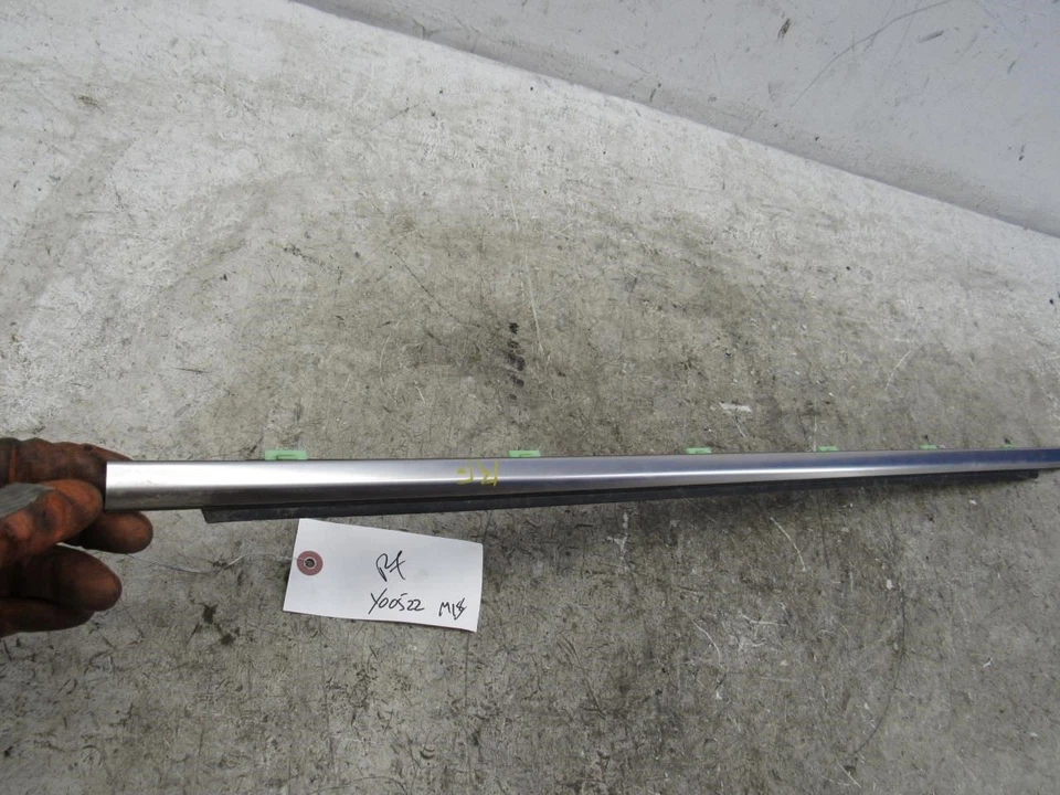 2011 2016 Hyundai Equus right passenger front Door window belt trim molding OEM - Изображение 4 из 4