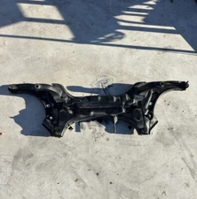 20-22 HYUNDAI VENUE FRONT SUBFRAME CROSSMEMBER SUB FRAME ENGINE CRADLE OEM