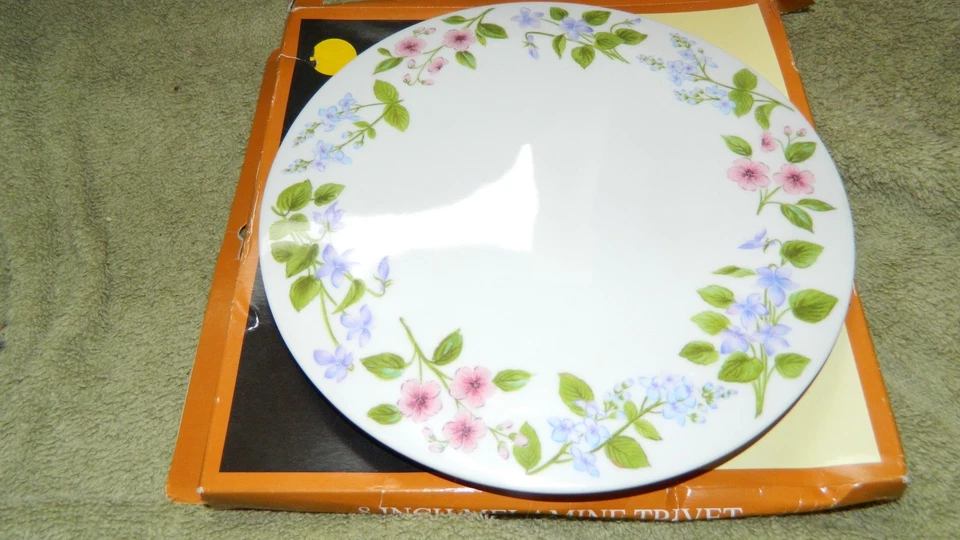 CORELLE COORDINATES DELICATE ARRAY 8 INCH FOOTED TRIVET NEW FREE USA SHIPPING - Image 2 of 4