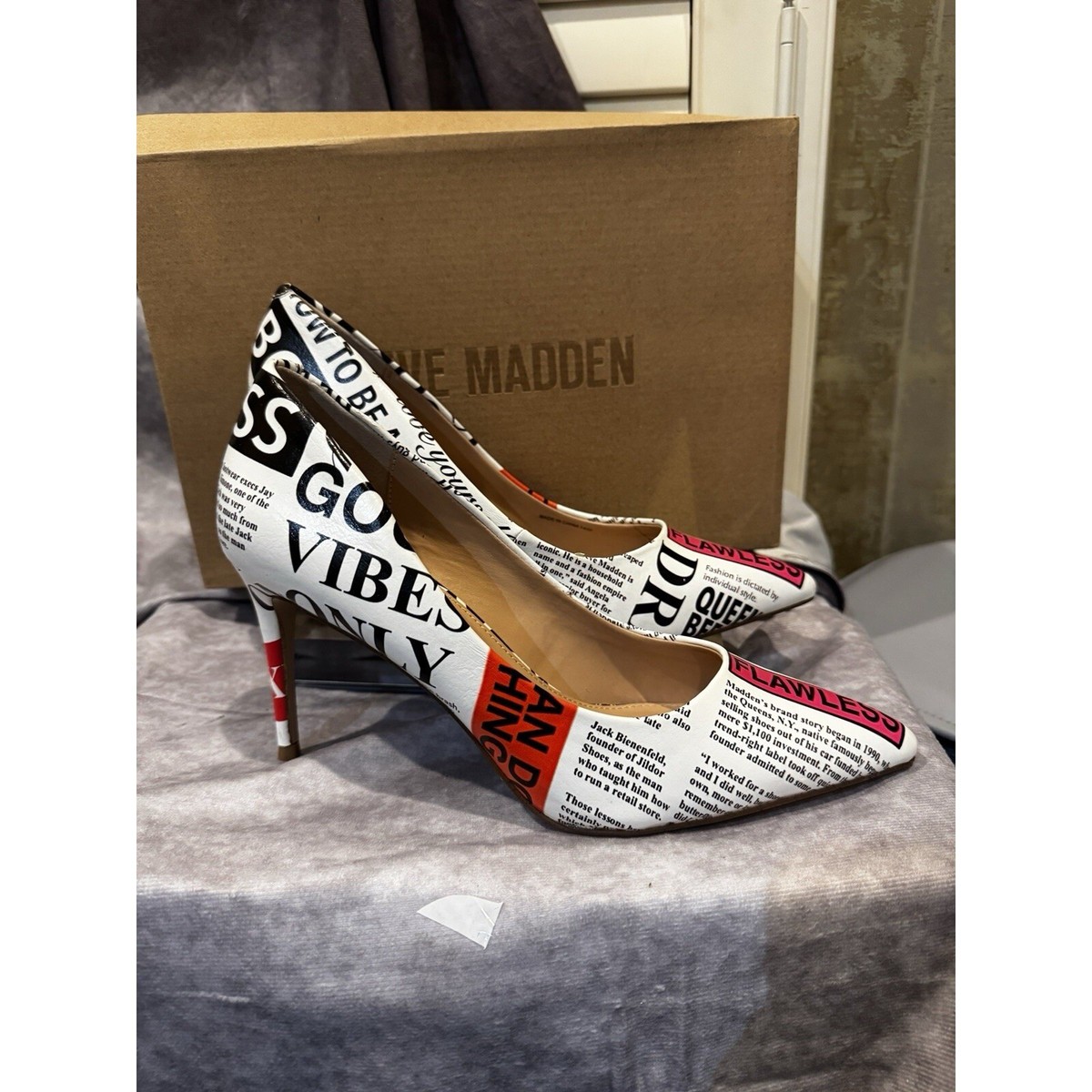 Steve Madden Newspaper Print Pointed Toe Pumps Heels Fashion  display picture 3