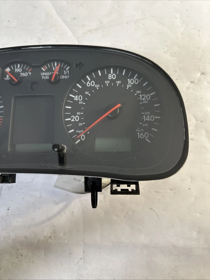 Speedometer Cluster Fits 2001 VOLKSWAGEN JETTA OEM GG2 Foto 4 de 4
