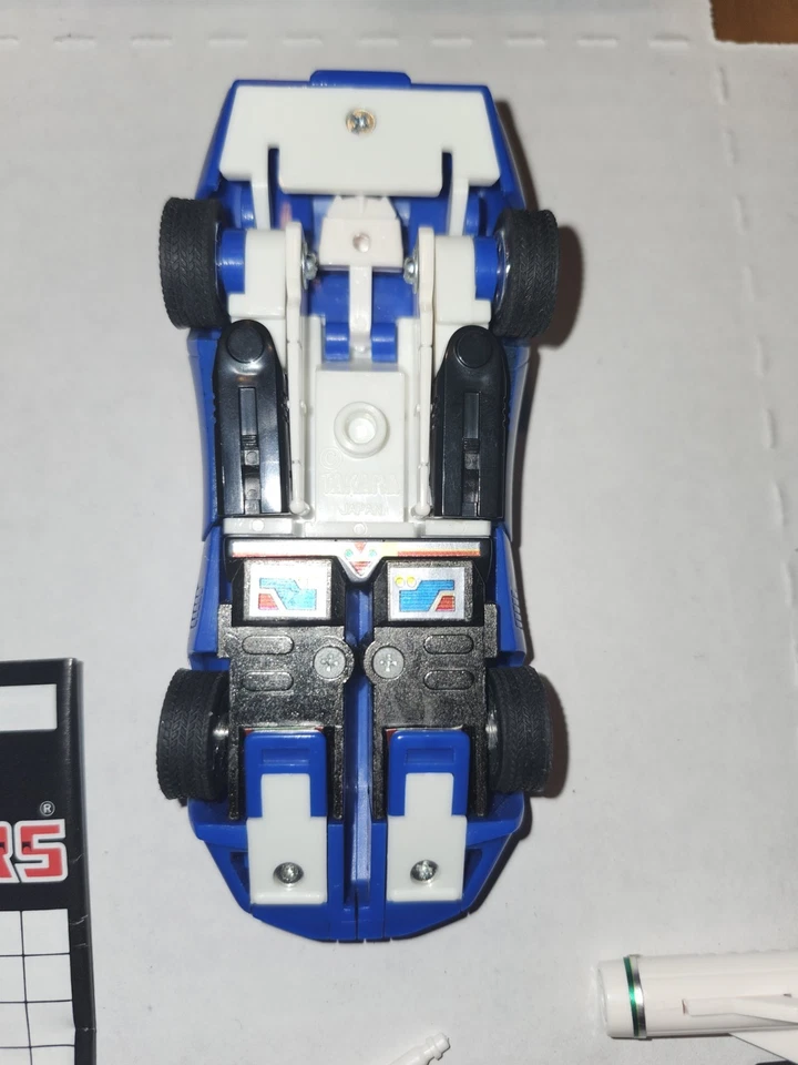 Tracks 100% Complete 1985 Vintage Hasbro G1 Transformers Action Figure - Image 4 of 4