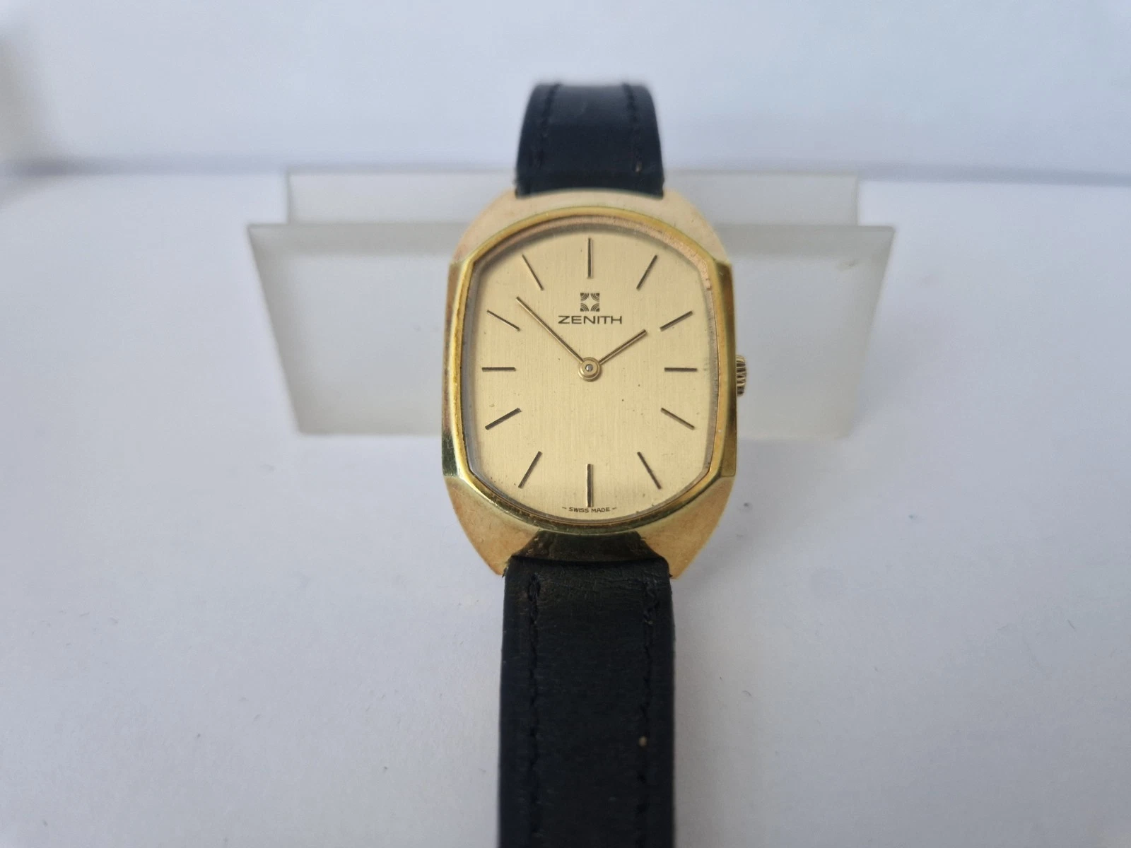 Zenith — Zenith Hexagon Shape -Mechanical-Gold Plated -Unisex - 17 Jewels-Ref 20.0800.355