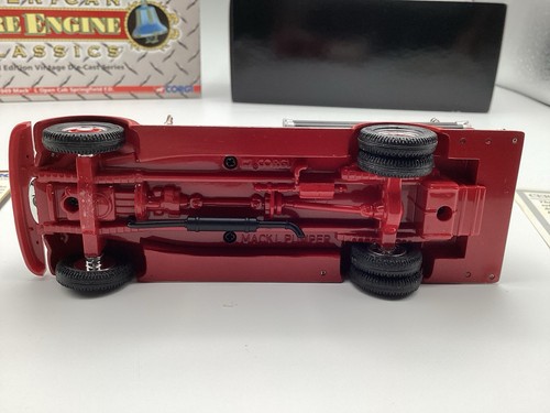 Corgi US52803 Firetruck 1949 Mack L Open Cab Springfield F.D. - Picture 6 of 19
