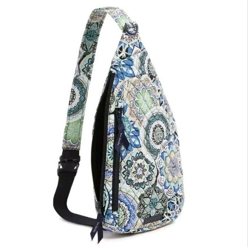 Vera Bradley Essential Sling Rucksack skizziertes Medaillon neu mit Etikett
