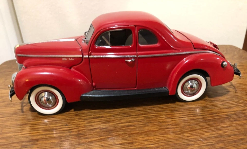 Coche cupé Ford Deluxe 1940 rojo metal fundido a presión Danbury como nuevo escala 1:24 (sin caja) Foto 3 de 4