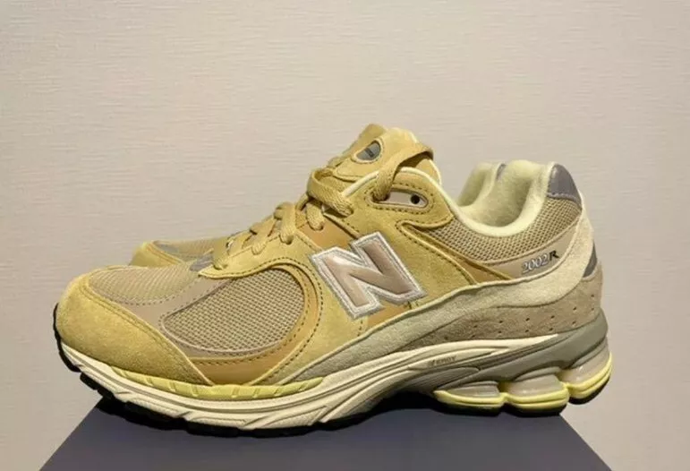 New Balance 2002R AURALEE Yellow Beige BRAND NEW M2002RE1