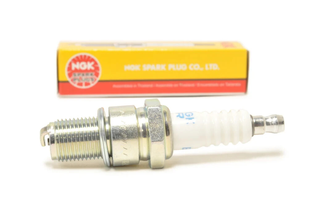 NGK SPARK PLUG 7788 STANDARD SPARK PLUG  BPR9ES  POLARIS ARCTIC CAT SNOWMOBILE