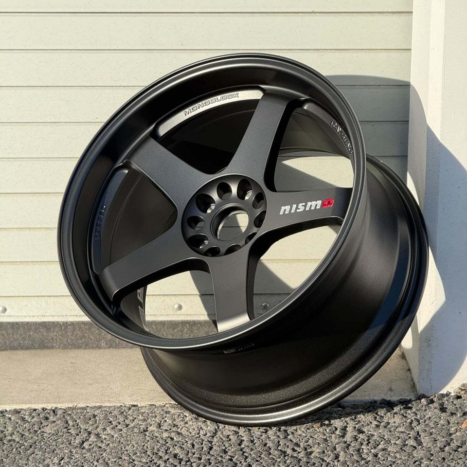 Nismo LMGT4 19x9.5 +22, 19x10.5 +22 5x114.3 Black (SET)