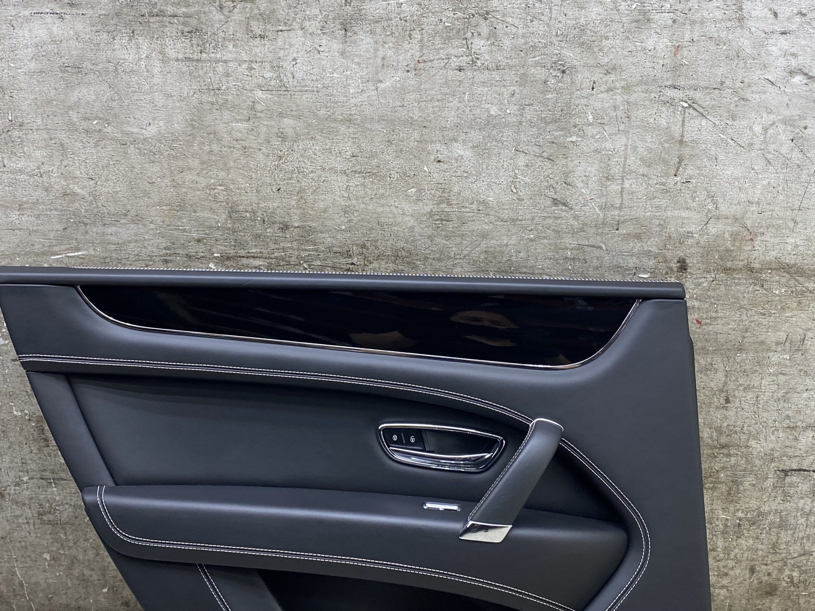 2015-2020 BENTLEY BENTAYGA OEM LH REAR LEFT INNER DOOR TRIM PANEL BLACK