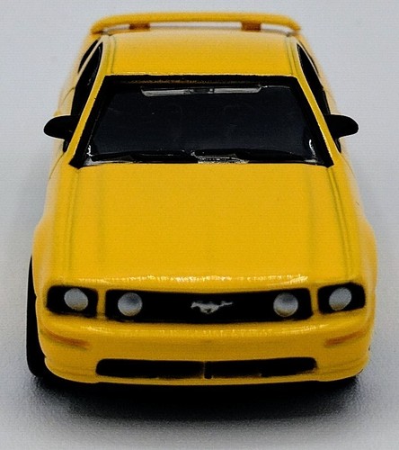 LOOSE Johnny Lightning 1:64 Muscle Cars USA 2005 Ford Mustang GT - Picture 2 of 10