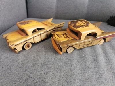 木製ミニカーキャデラック モチーフ（Cuba Handmade Wood Car 2 X Vintage Cuban Handcrafted Wooden Chevrolet Car with Etched Ch