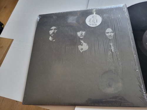 HELL BEACH - Welcome To Hell Beach 2011 PUNK GRUNGE Infinity Cat (LP) NM/NM - Imagen 2 de 6