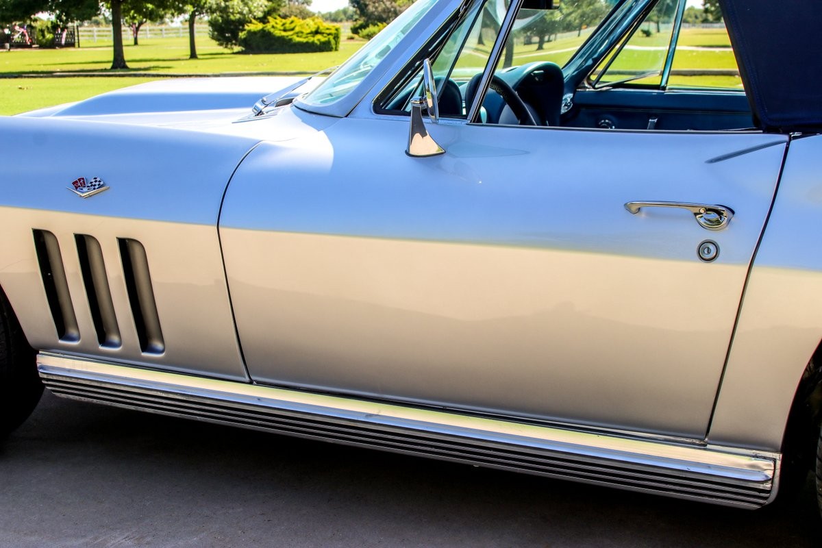 1966 Silver Chevrolet Corvette   | C2 Corvette Photo 9