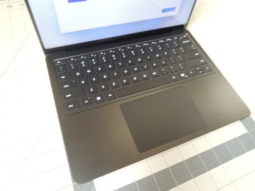 Computadora portátil Microsoft Surface (7ª edición) 2036 13,8" copiloto + PC 13,8" - Imagen 8 de 24