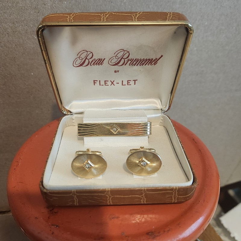Vintage Gold Tone Flex-Let Cufflinks And Tie Clip