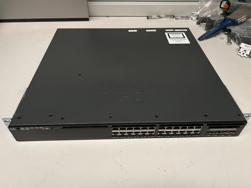 Cisco WS-C3650-24PS-E 25 APs + 2 x PWR-C2-640WAC PoE+ Gigabit switch 3650-24PS-E
