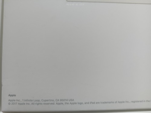 Apple iPad 5th Gen. 32GB, Wi-Fi, 9.7" - White - Picture 6 of 7
