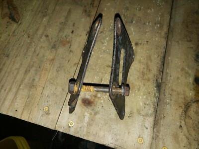 1983-1985 yamaha YTM200 tri-moto oem motor mount used