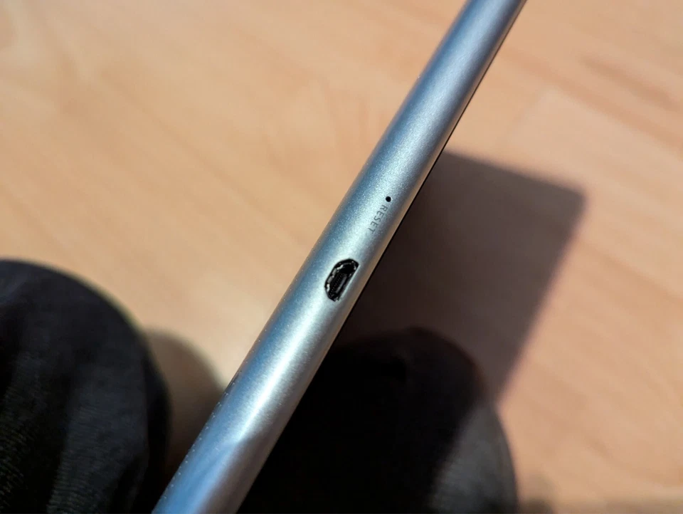 Acer Iconia A700 - NOT WORKING - Image 4 of 4