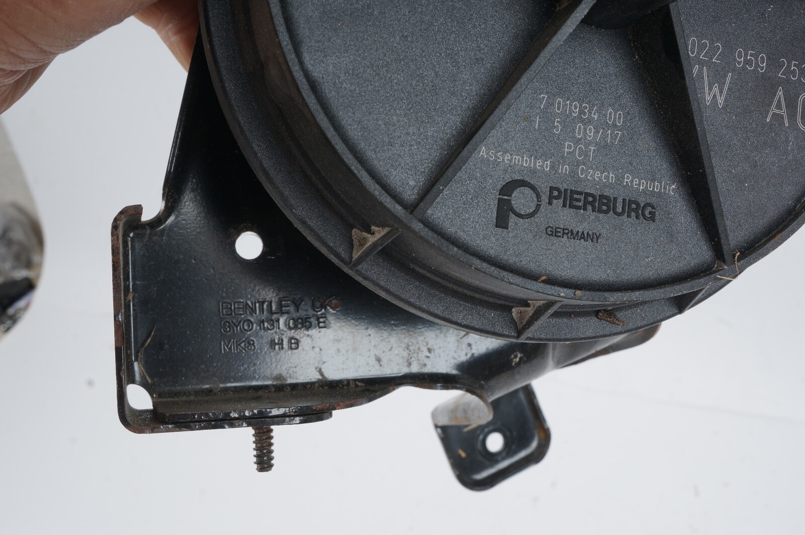 2010 - 2020 Bentley Mulsanne Secondary Air Pump Right Side