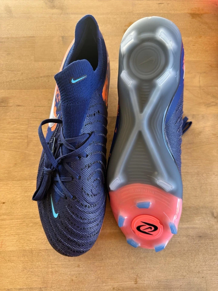 Nike Gripknit Phantom Men’s Size 9 5 US Soccer Cleats Blue - Image 3 of 4