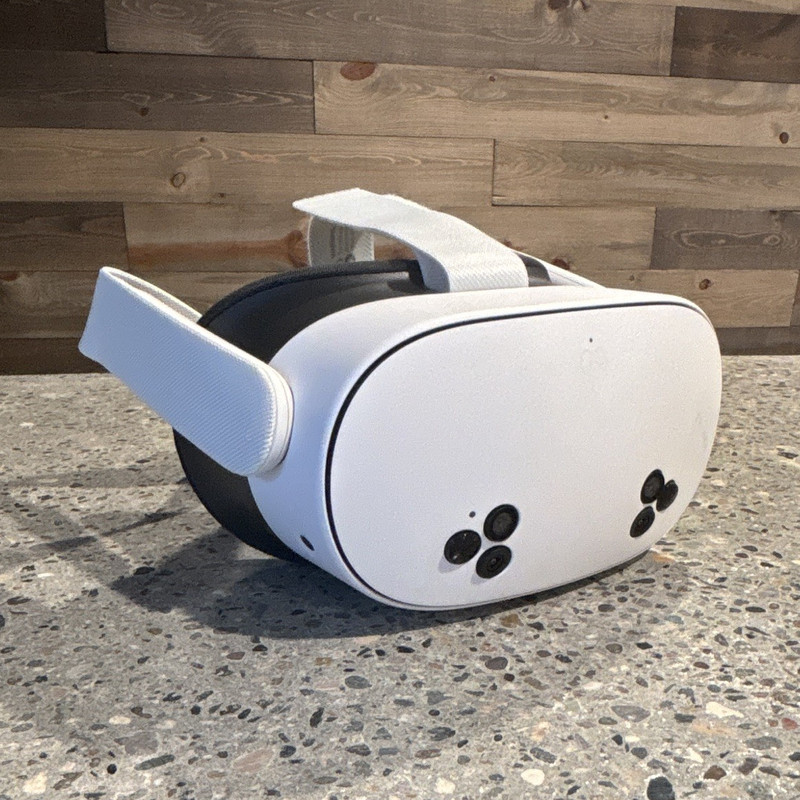 Meta Quest 3s Standalone VR Headset with Touch Controllers - White