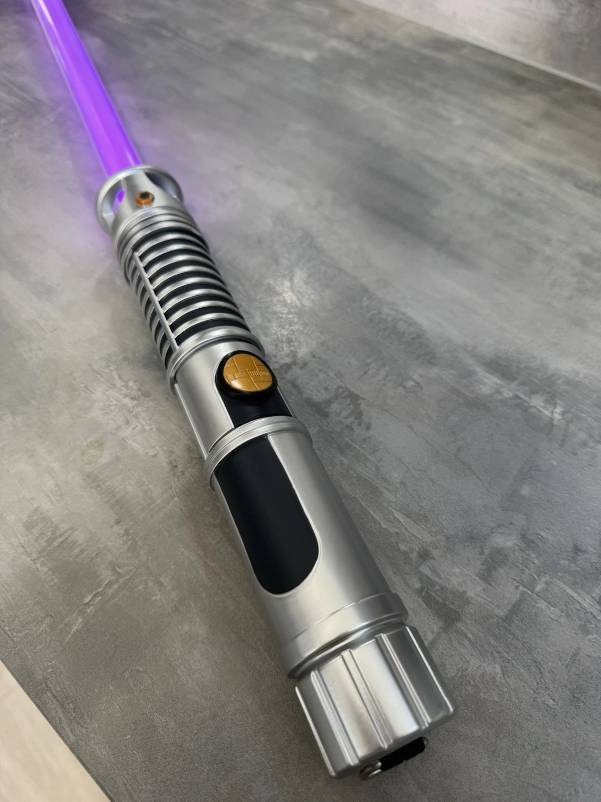 Savi's Workshop Handbuilt Lightsaber Peace & Justice Purple With Case Brand New 2
