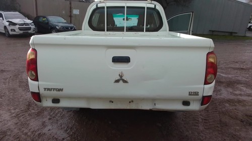 MITSUBISHI TRITON RIGHT FRONT POWER WINDOW MASTER SWITCH, 2006-2015 - Video 1 of 1