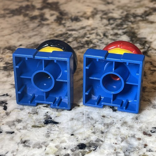 Vintage Lego Group Duplo Red Yellow Car & 2 Figures Blue Suspenders Apron - Picture 12 of 12