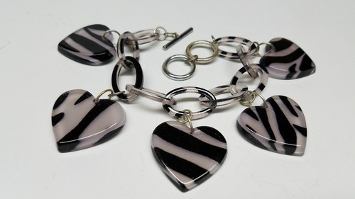 HEARTS Charm Bracelet Black White Gray Fashion Toggle Lock Lady Girls Cute Gifts - 第 2/4 張圖片