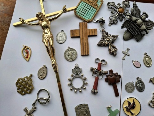 Vintage Religious Christianity & Modern Charms Lot Medals & Crosts Pendants - Picture 5 of 16