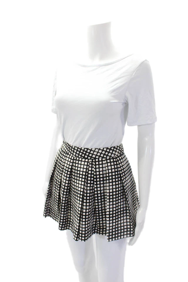 Pantalones cortos L'Agence para mujer con estampado de cuadrícula detalle plisado puños anchos negros talla 6 Foto 2 de 4