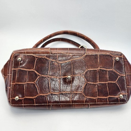 Bolso de hombro de cuero en relieve marrón cocodrilo Dooney and Bourke de colección - Imagen 14 de 17