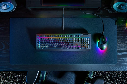 Razer BlackWidow V4 X Tastiera da gioco 6 tasti macro switch cromatico verde RGB DE