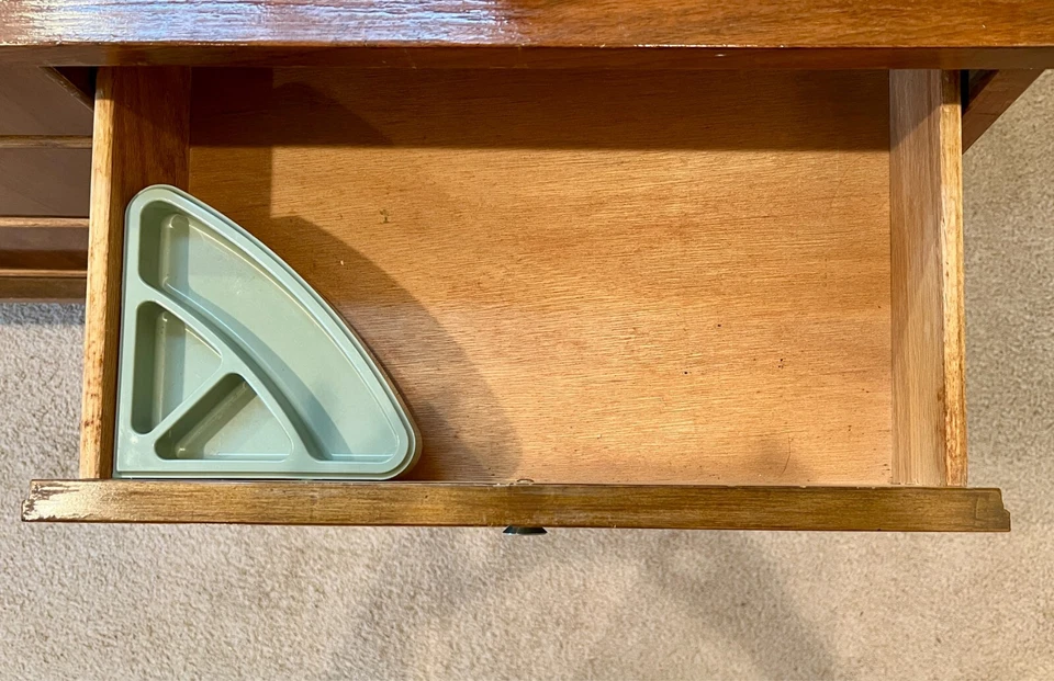 Mid-Century Modern Lowboy Dresser with Tapered Legs, Original, Early 1960s - Image 4 of 4