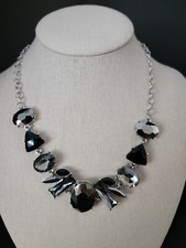 PAPARAZZI JEWELRY Crystal Necklace And Earrings Set NWT Silver Tone /Silver