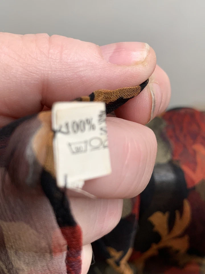 Bufanda de seda larga transparente vintage con flecos atados a mano floral, rosa, rojo, dorado, negro Foto 3 de 4