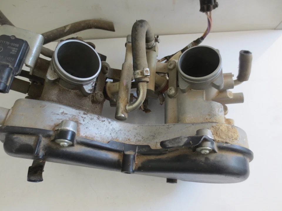 Kawasaki Teryx 750 2010 usado OEM carrocería de acelerador de inyección de combustible Foto 2 de 3