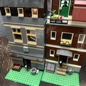 LEGO Creator Expert Modular Pet Shop 10218, Preowned READ DESCRIPTION