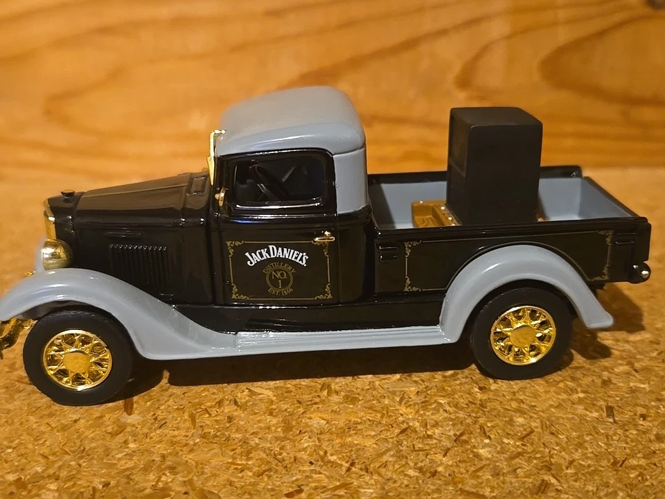  Jack Daniels 1934 International Pickup Truck Die-cast Matchbox YYM92087 COA  - Image 4 of 4