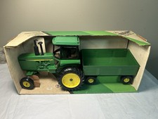 Vintage Ertl John Deere Tractor & Wagon Set Nib 